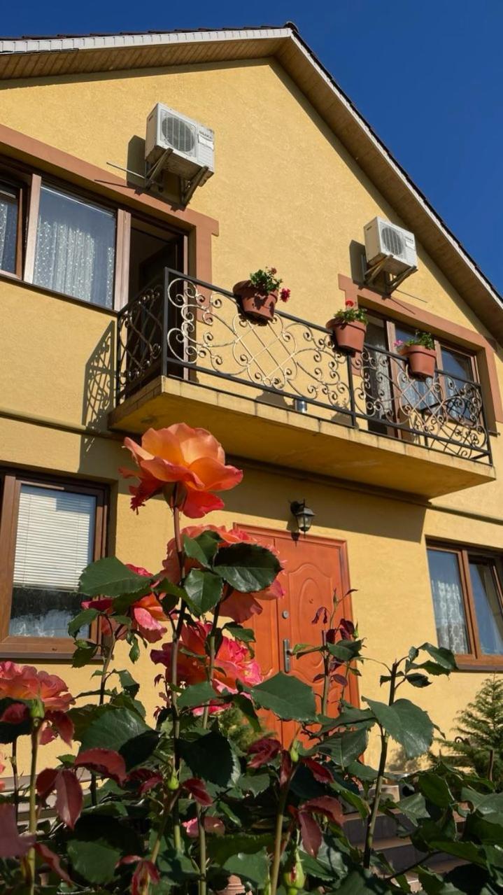 Квітковий Двір Golubinoye Dış mekan fotoğraf